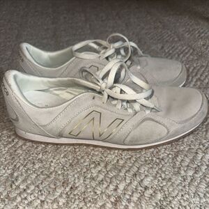 Womens New Balance 555‎ Beige Sneakers- Running Walking Casual size 9.5